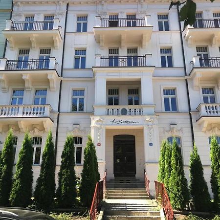 Rezidence Beethoven Apartment การ์โลวีวารี ภายนอก รูปภาพ