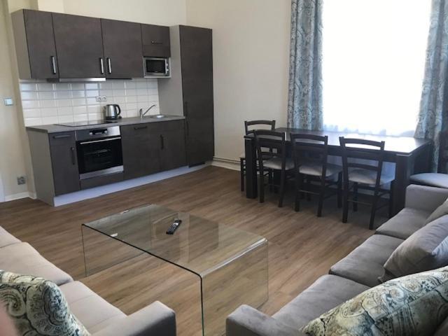 Rezidence Beethoven Apartment การ์โลวีวารี ภายนอก รูปภาพ